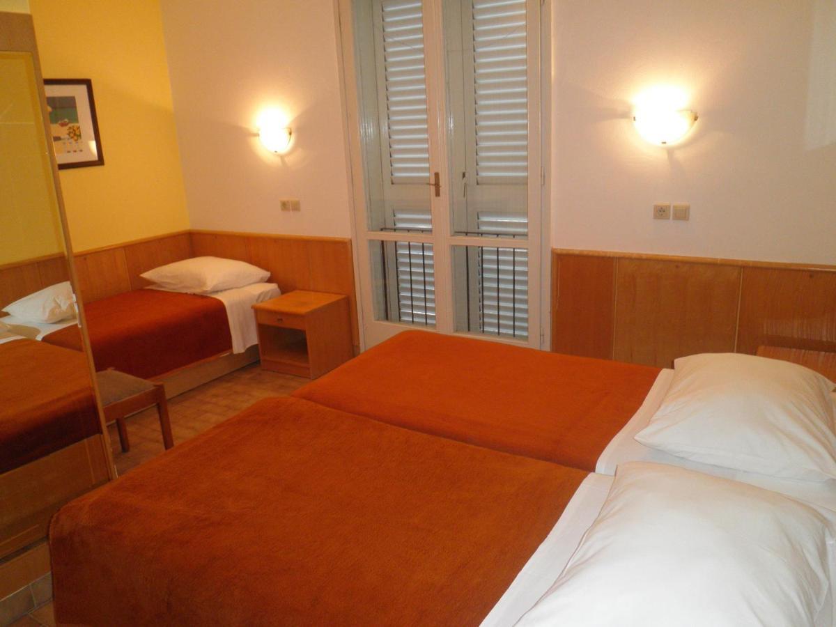 Hotel Zora Pavilions Primošten Eksteriør billede